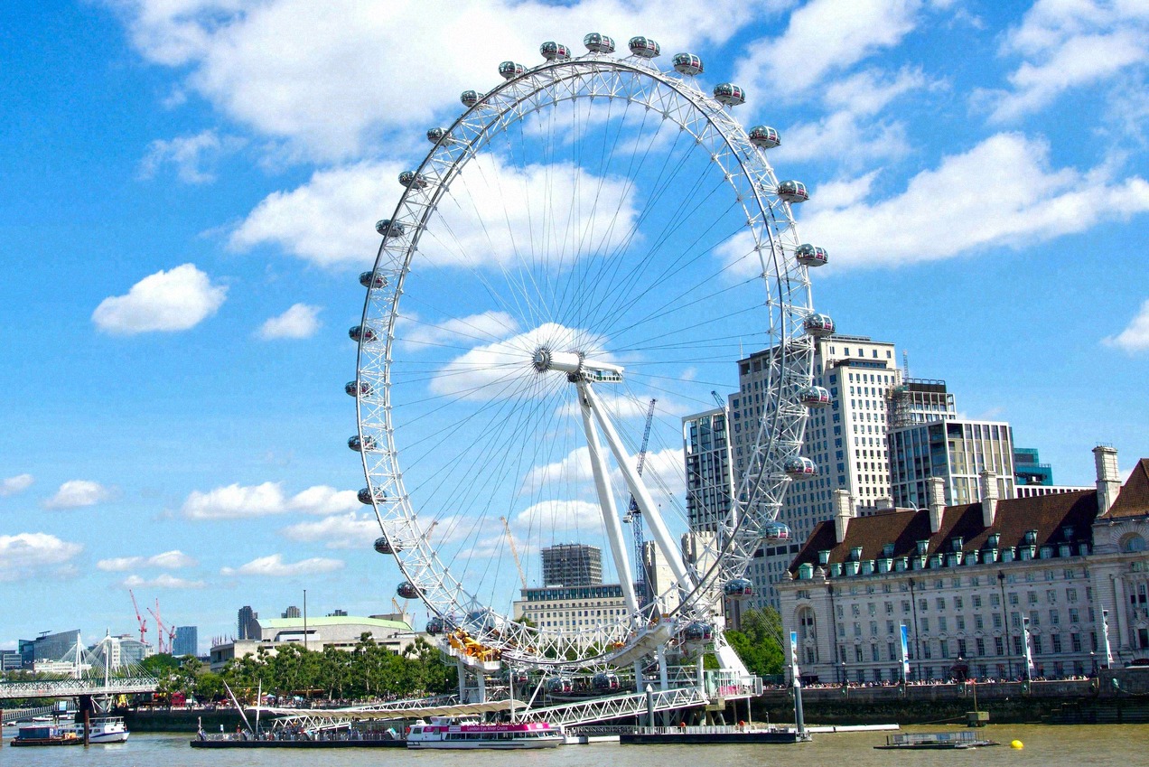 Le London Eye au bord de la Tamise